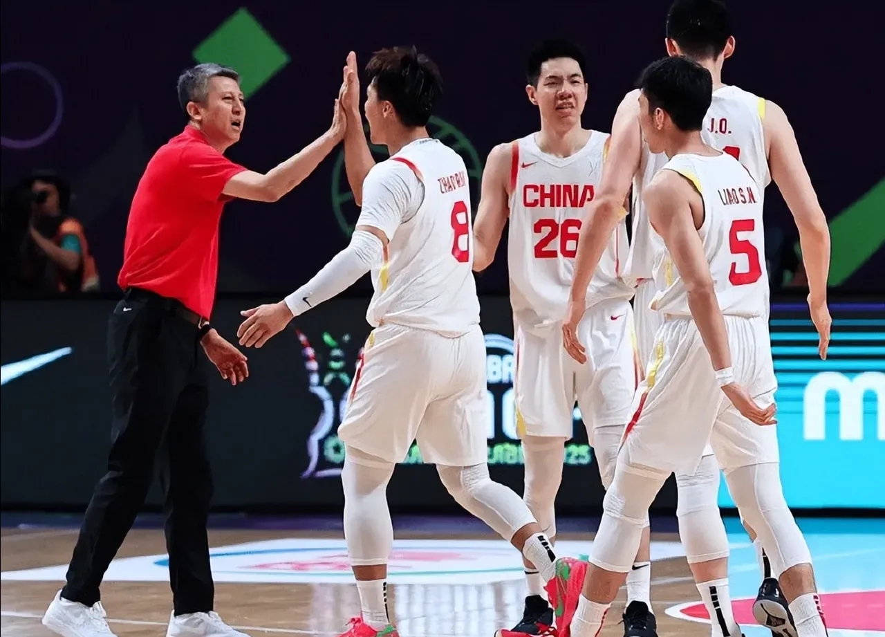 满冠体育-包含风云突变广东宏远集结日刷新队史纪录；NBA常规赛版图或变；压力陡增；身体对抗强度拉满的词条